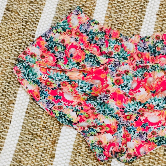 Lululemon hottie hot shorts reversible floral flowers blush pink sports … - Picture 3 of 10